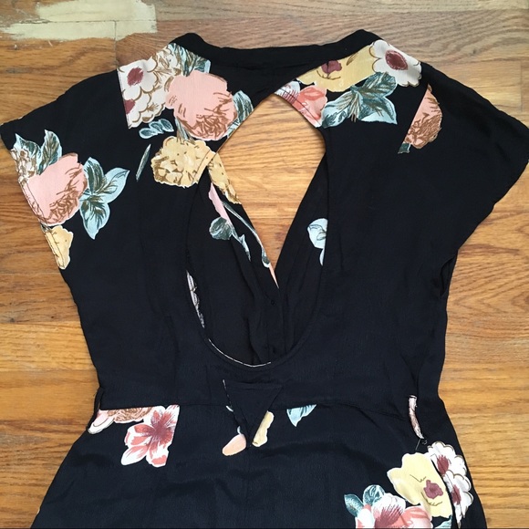 Staring at Stars Crepe Open Back Romper Size 6 - Picture 6 of 8